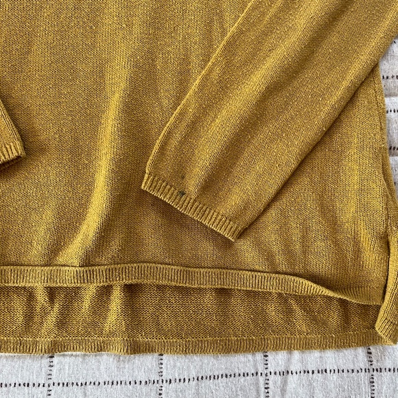 Old Navy Women’s (M) Sweater - Picture 2 of 4